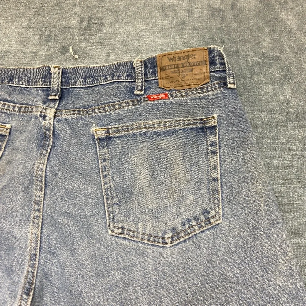 Wrangler Premium Quality Jeans Men 40x32 Blue Denim Cotton Stretch Relaxed Fit